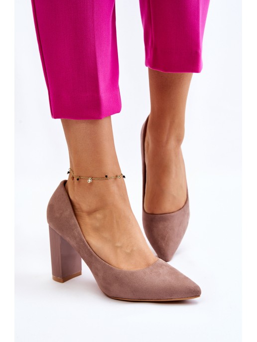 Suede Pumps On A Fashionable Heel Beige Estellia