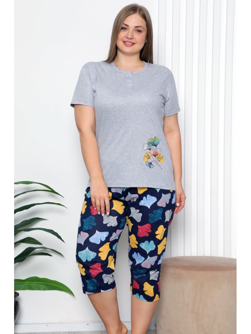 Пижама больших размеров с короткими рукавами.
